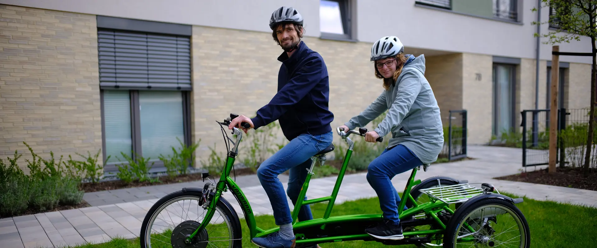 Tandemfahrrad mit Betreuer und Bürgerin