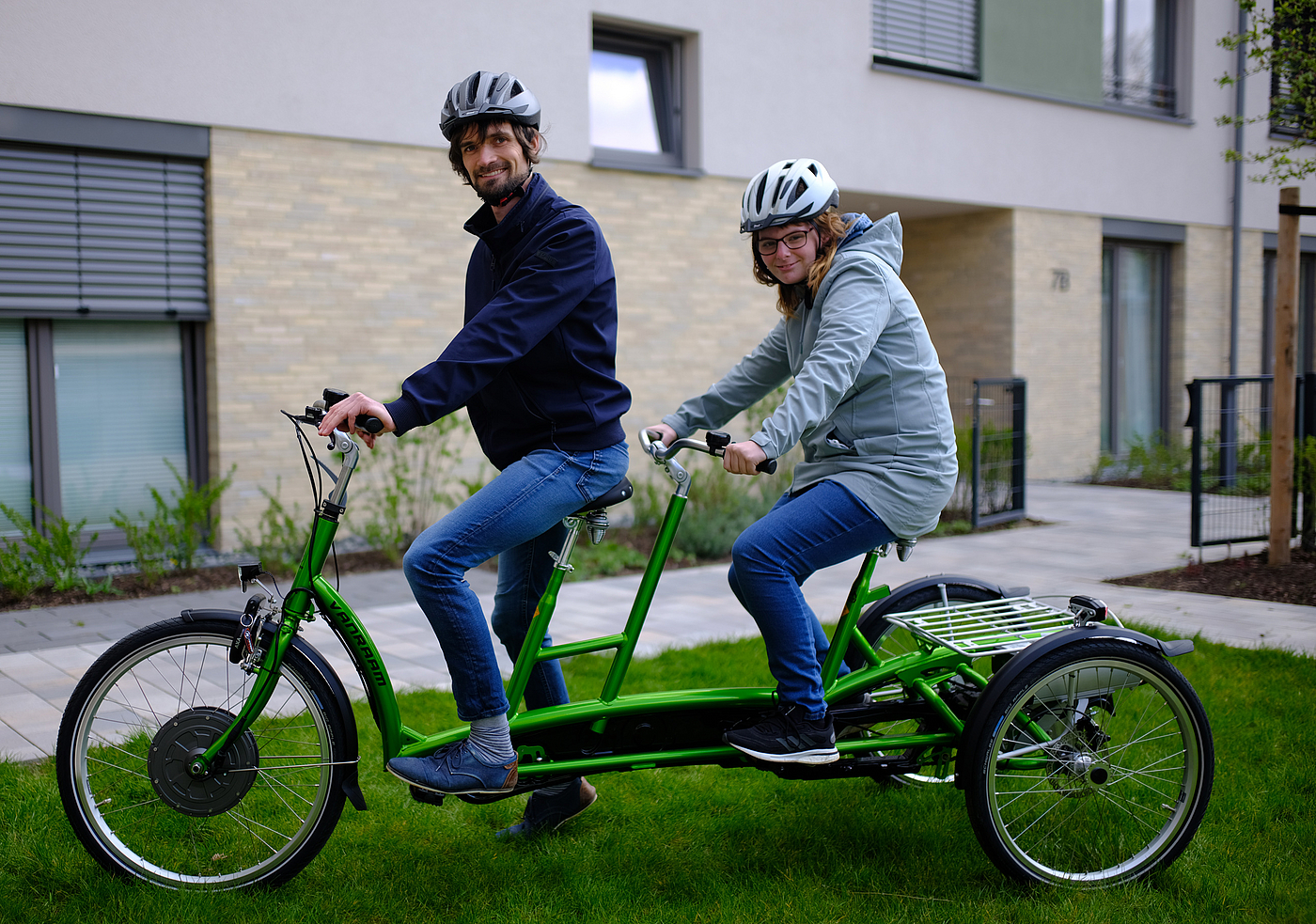 Tandemfahrrad mit Betreuer und Bürgerin